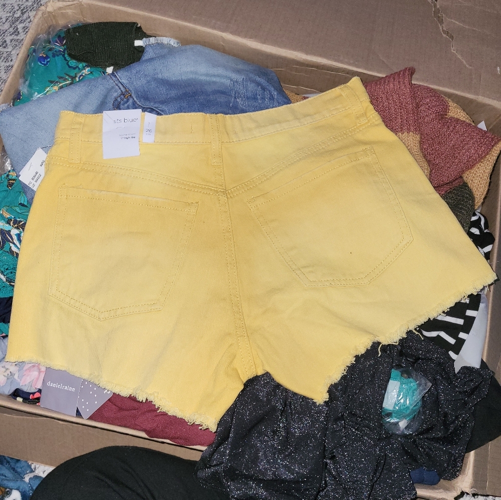 STS BLUE SHORTS SIZE 26 - Picture 3 of 4